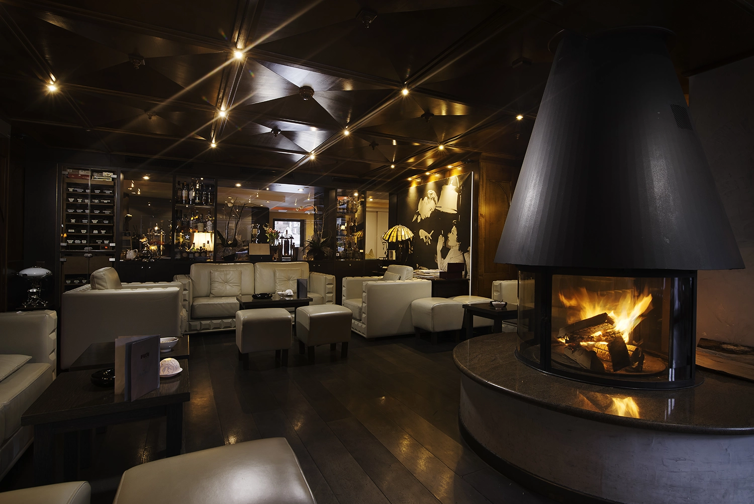 Sansi's Lounge & Cocktail Bar